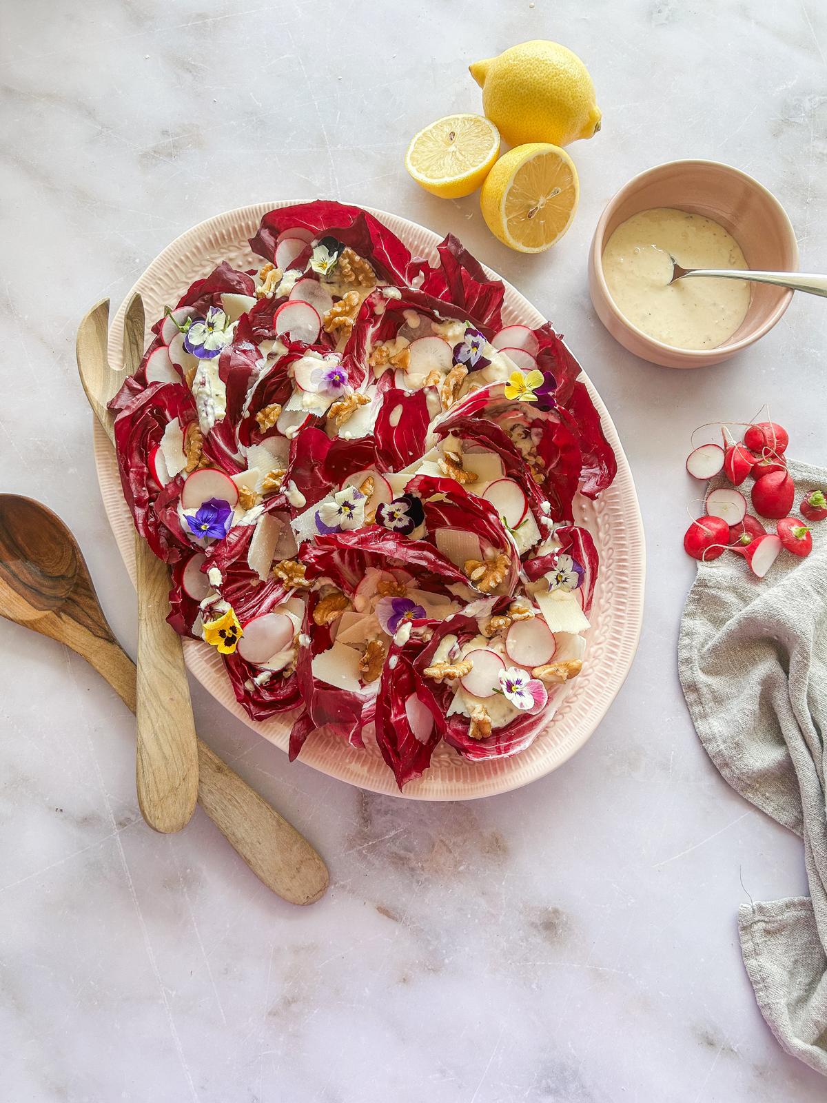 Ihana vaaleanpunainen kesäsalaatti