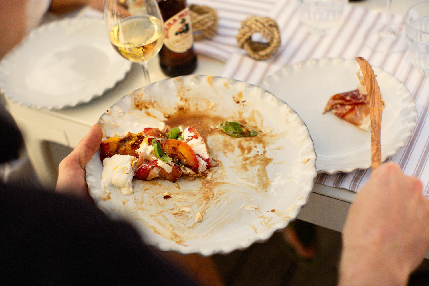 Grillattu nektariinisalaatti prosciutolla ja burratalla