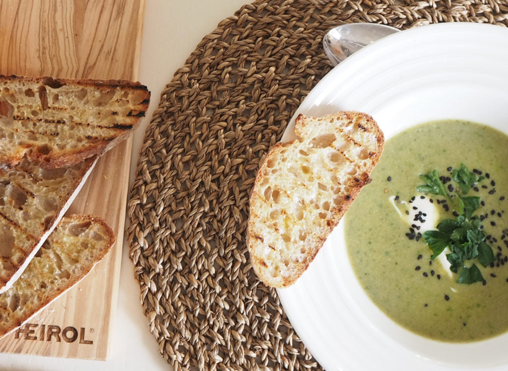 Vihreä superkeitto ja bruschettaa