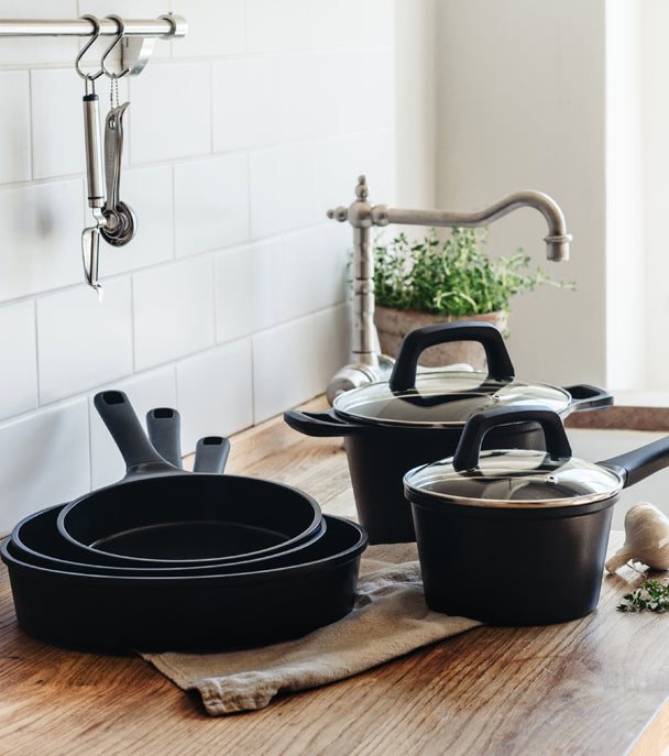 Groove pannut ja kattilat