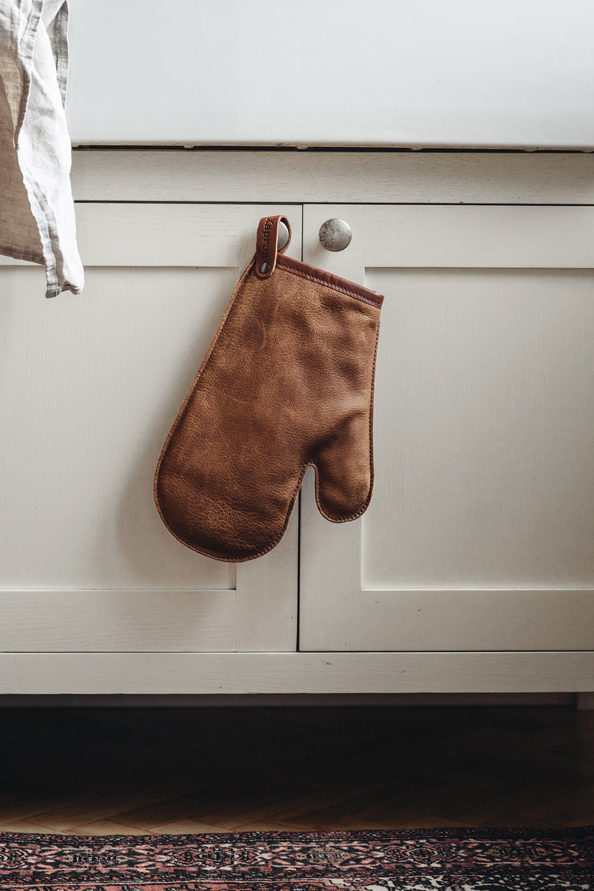 UUNIKINNAS lyhyt, puhvelinnahka ruskea