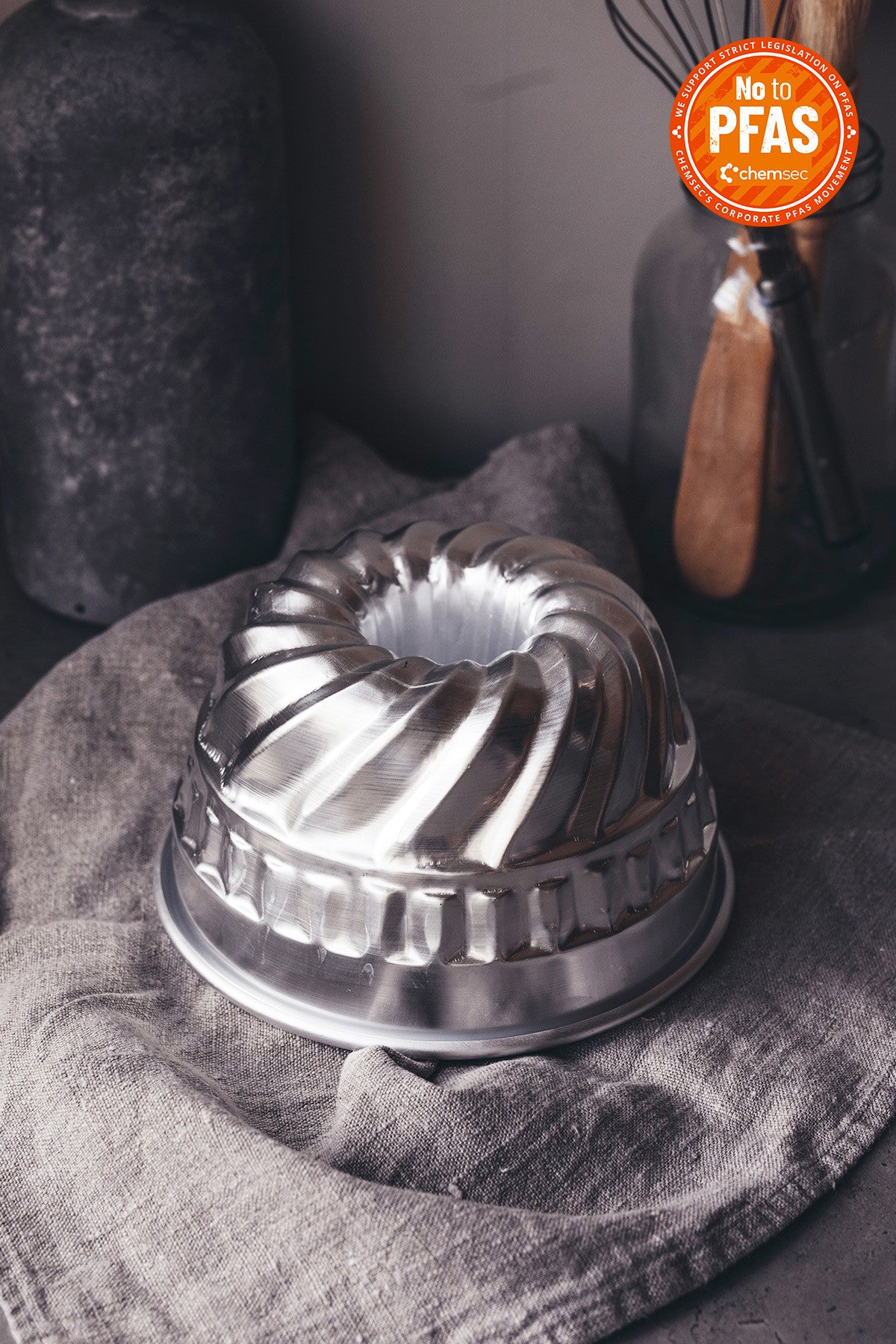 FLUTED CAKE PAN 18cm aluminium
